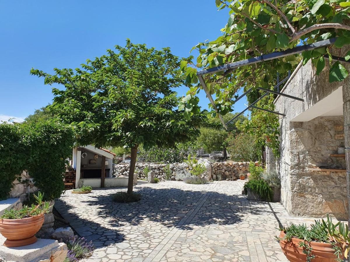 Villa Diny With Pool Pinezići Eksteriør bilde