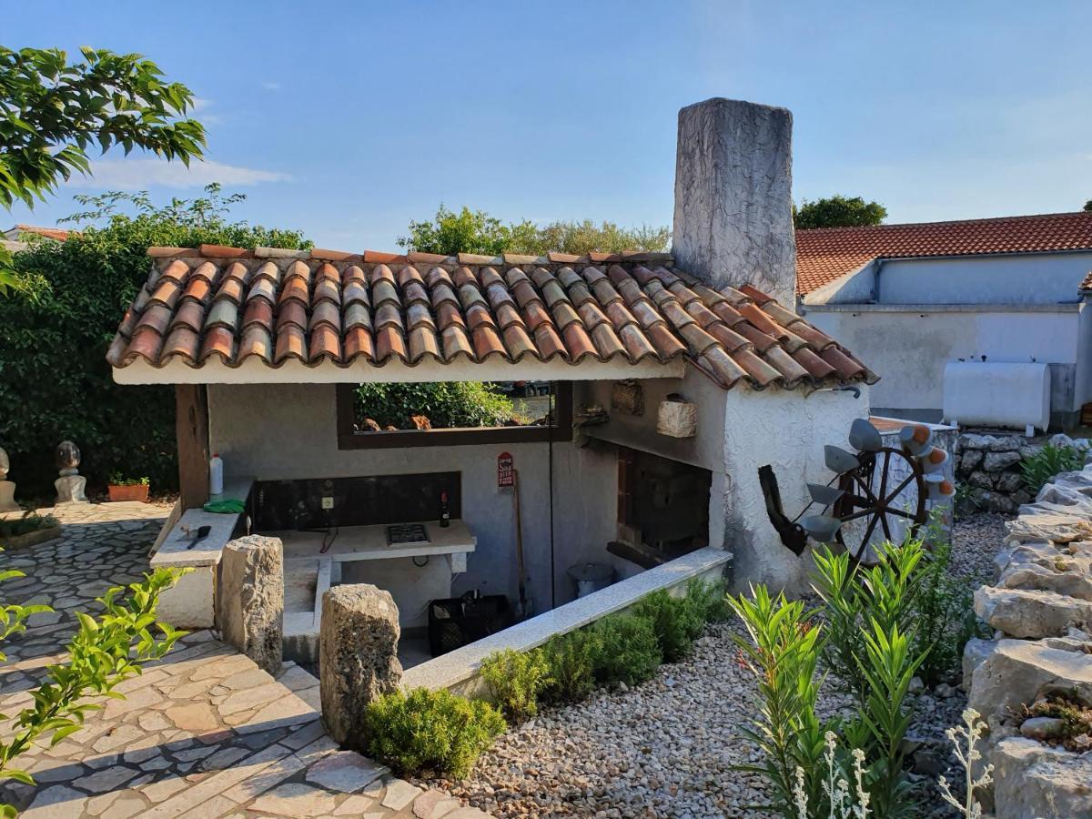 Villa Diny With Pool Pinezići Eksteriør bilde
