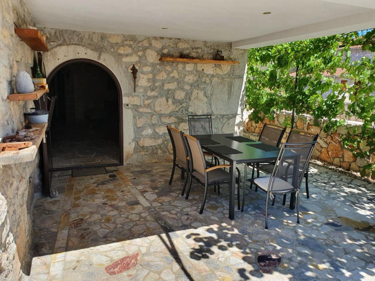 Villa Diny With Pool Pinezići Eksteriør bilde