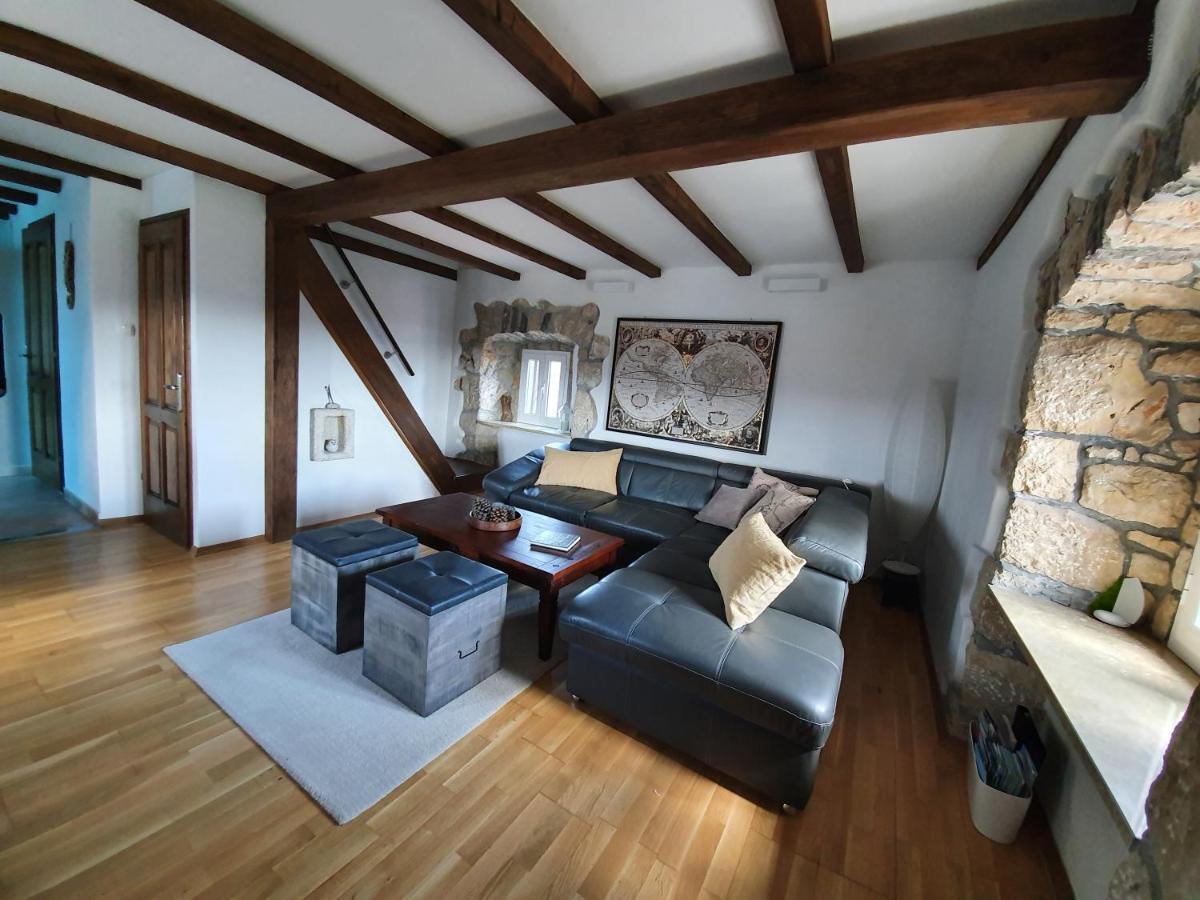 Villa Diny With Pool Pinezići Eksteriør bilde