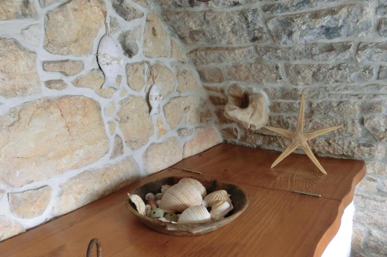 Villa Diny With Pool Pinezići Eksteriør bilde